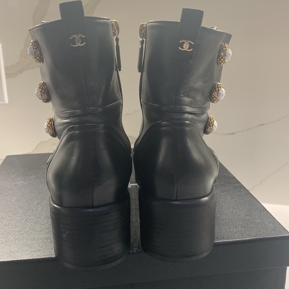 Chanel Black Quilted leather Pearl CC Logo Zip Boot Size 41.5 - Picture 6 of 15